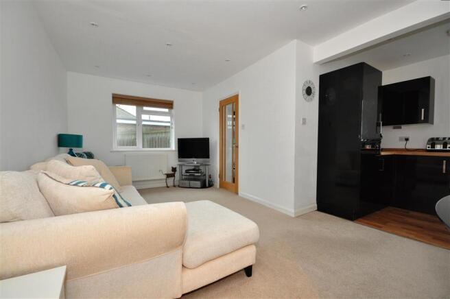 Lounge/Dining Area