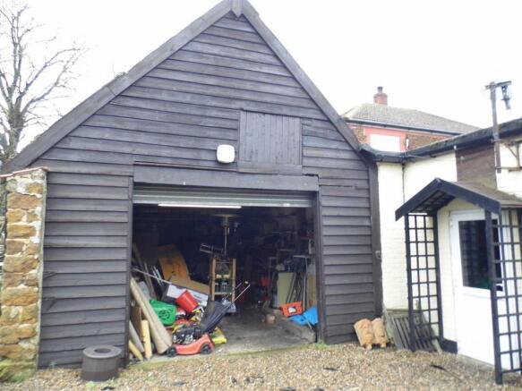 BARN/GARAGE