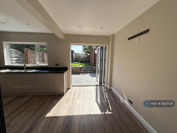 3 bed Semi-Detached to rent Image 5