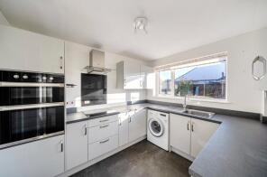 8, Home Drive, Wincanton BA9 9EW