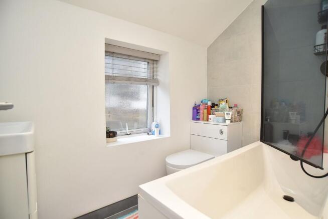 3 bed House for sale Image 6