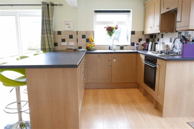 KITCHEN/DINING ROOM