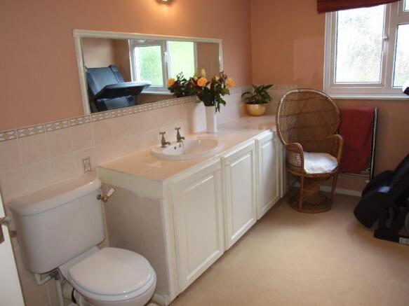 Ensuite/dressing roo