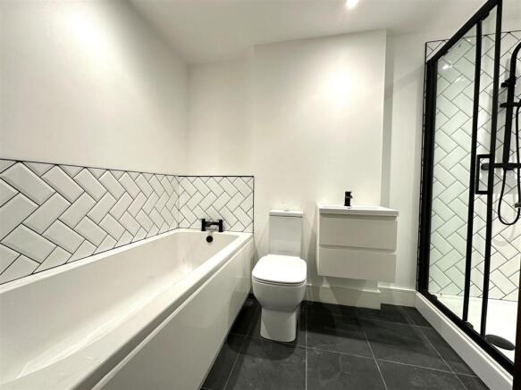 2 bed Flat for sale Image 8