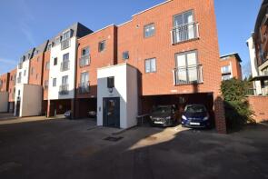 26, Barnes Mews, Bishopric, Horsham RH12 1AP