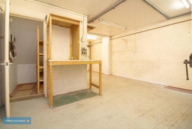 Garage/Workshop