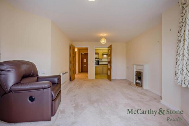 Farringford Court, 1 Avenue Road, Lymington, Hampshire photo 3