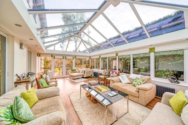 10 Manor Way 9