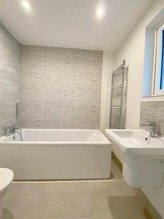 2 bed Flat for sale Image 7