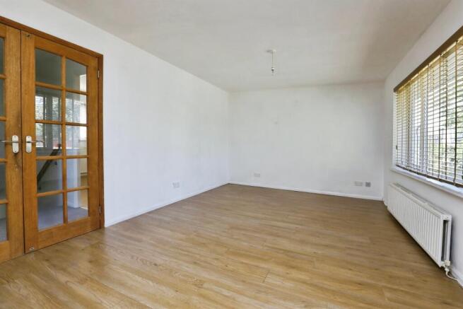 2 bed Ground Flat for sale Image 4