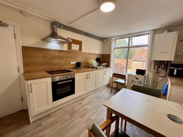 1 bed House Share to rent Image 4