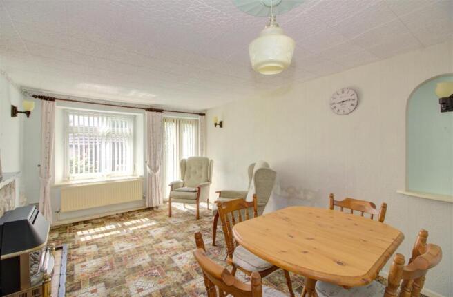 Sitting/dining room