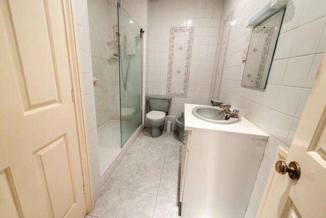 2 bed Flat for sale Image 6