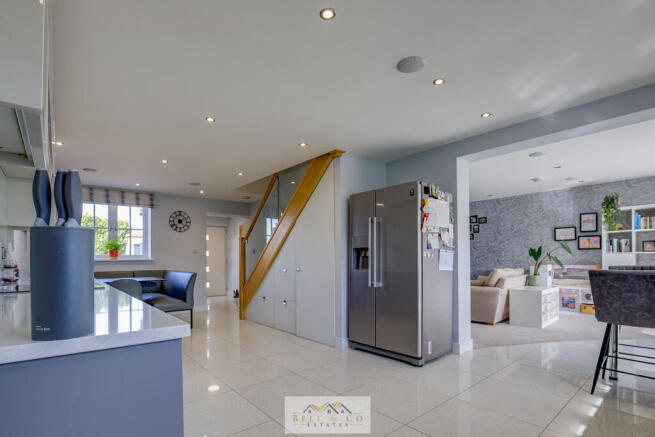 5 bed Detached for sale Image 5