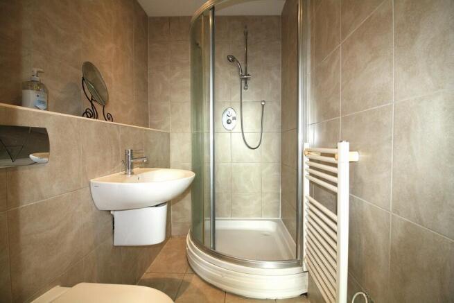 2 bed Apartment to rent Image 6