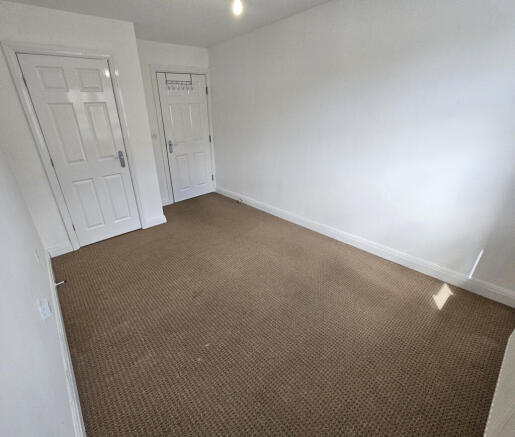 2 bed Flat to rent Image 5