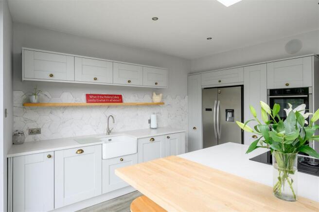 4 bed Semi-Detached for sale Image 11