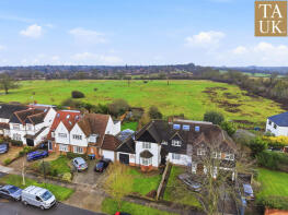 3, Cotswold Way, Enfield EN2 7HD
