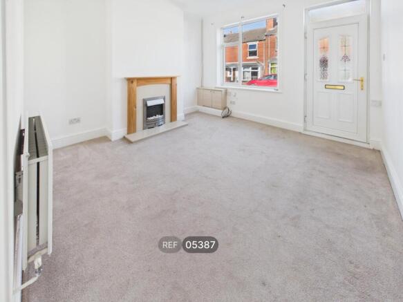 2 bed Terraced to rent Image 4