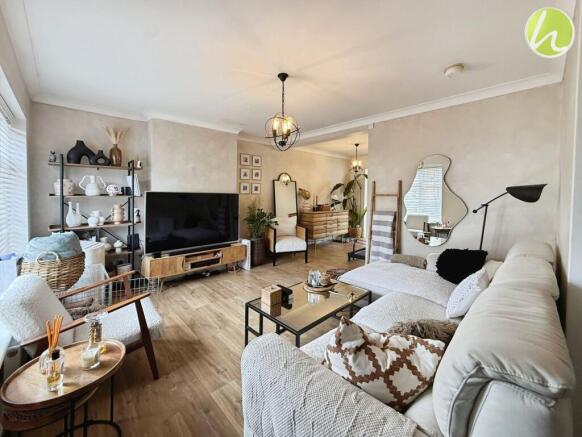 Living Room/ Dining Area