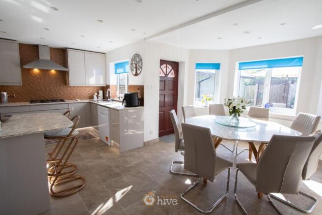 4 bed Semi-Detached for sale Image 6