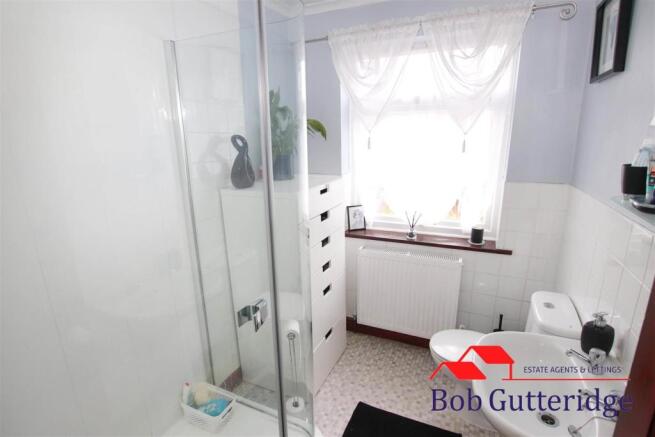 FIRST FLOOR SHOWER ROOM