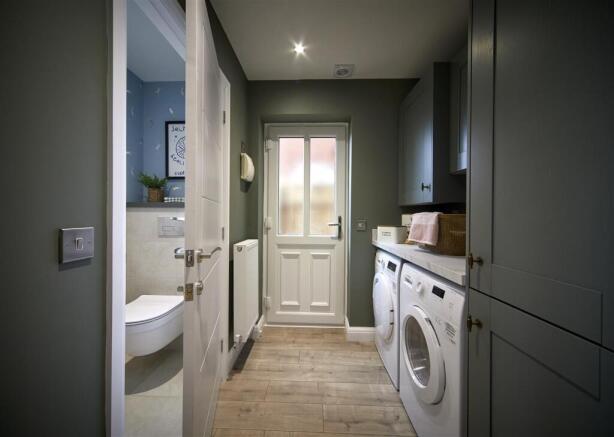 4 bed Detached for sale Image 5