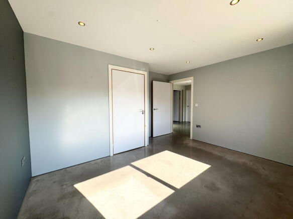 4 bed Detached for sale Image 10