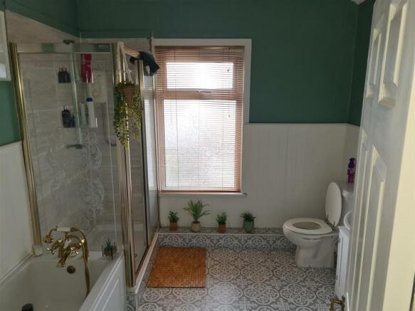 50 Mary St - Bathroom.jpg