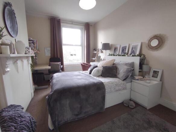 Bright, neatly styled double bedroom with a coz...