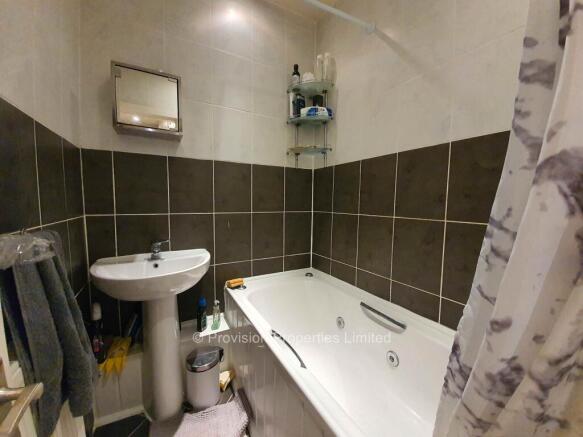 5 bed Terraced to rent Image 4