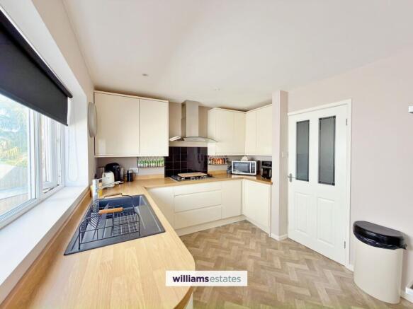 Clwydian Park Crescent, St. Asaph, LL17 photo 4