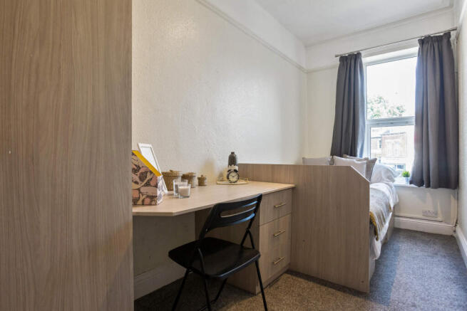 5 bed House to rent Image 12