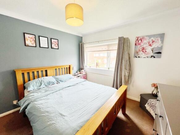 Bedroom 1 pic 2.jpg