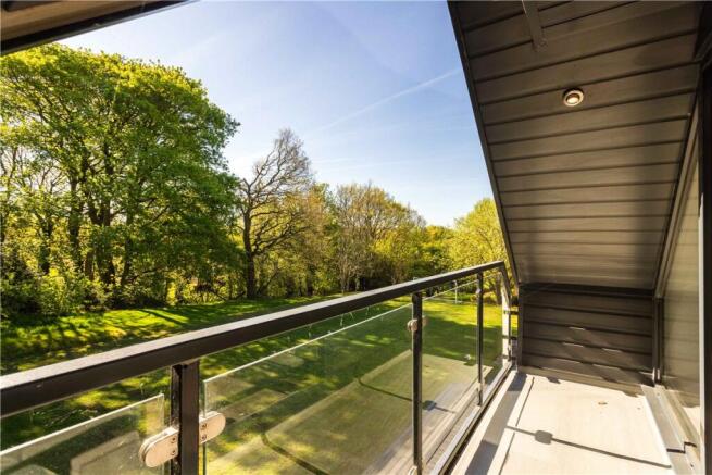 7 bed Detached for sale Image 12