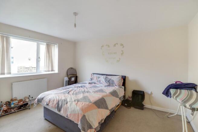 2 bed Flat for sale Image 5