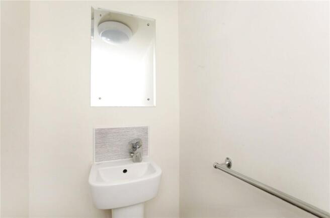 2 bed Semi-Detached to rent Image 6