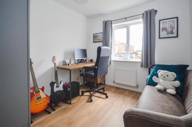 3 bed Semi-Detached for sale Image 8