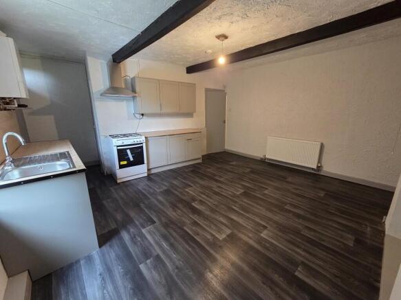 2 bed Terraced to rent Image 8