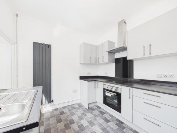 2 bed Terraced to rent Image 5
