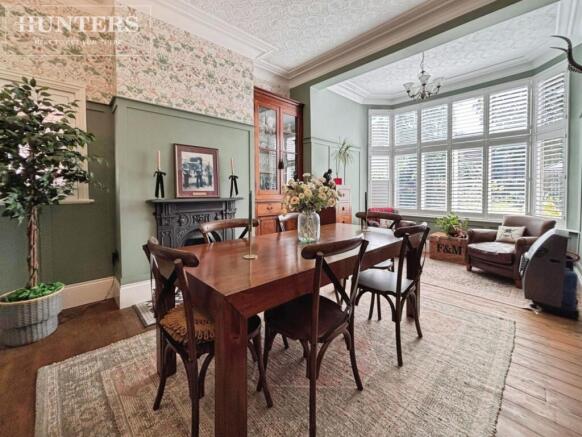5 bed Detached for sale Image 11