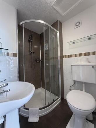 5 bed Town House for sale Image 11