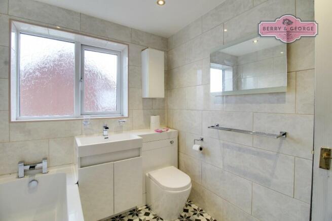FAMILY BATHROOM TWO