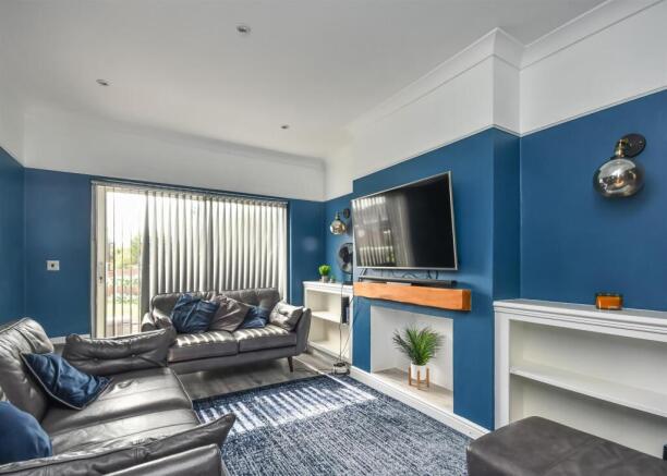 17 Lawnswood Avenue-12.jpg