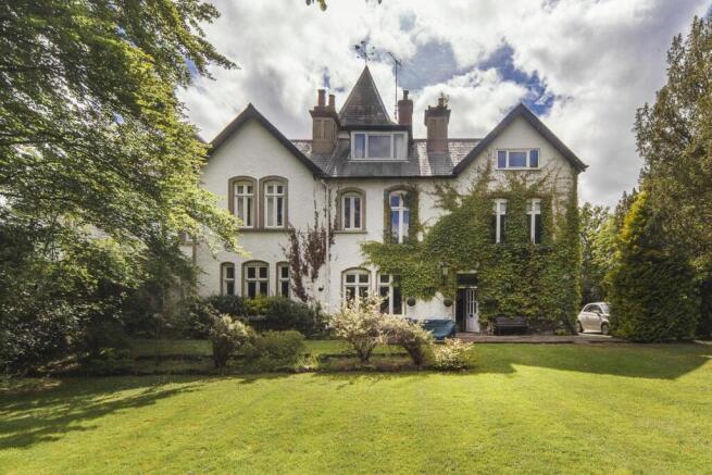 Lettings Windlesham Holm Place 3 - Exterior Edit.j