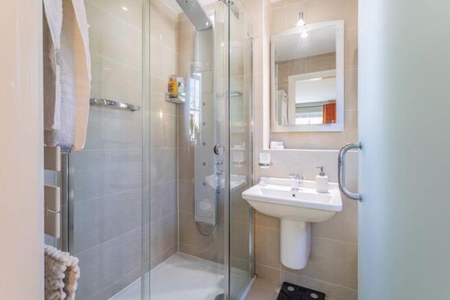 Bedroom 1 En-suite Shower