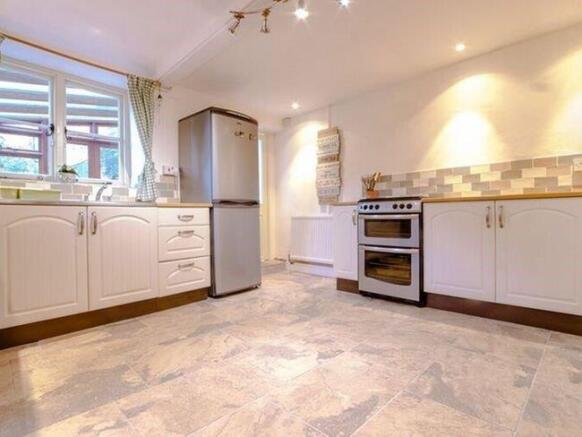 KITCHEN 1.jpg