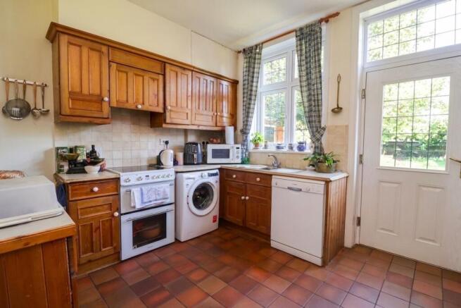 4 bed Detached for sale Image 5