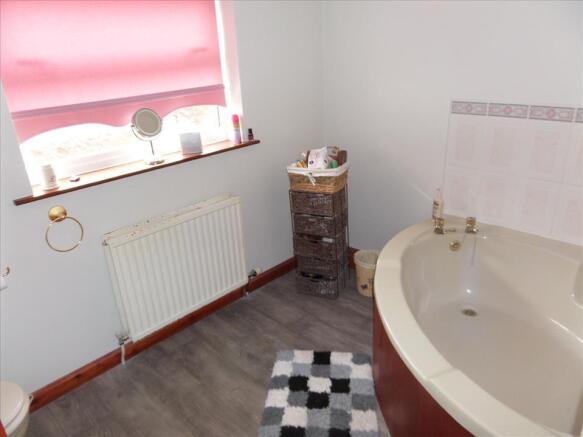 GROUND FLOOR BATHROOM