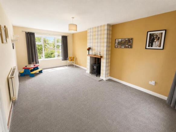 3 bed Semi-Detached for sale Image 2